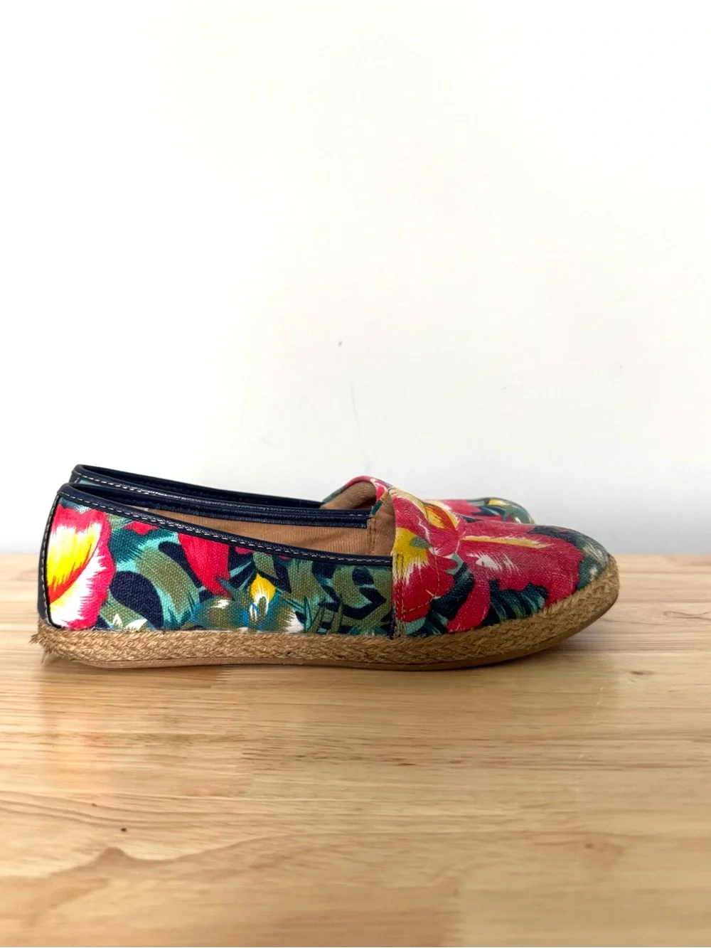 b.o.c. Canvas Tropical Floral Slip-On Espadrilles Size 8